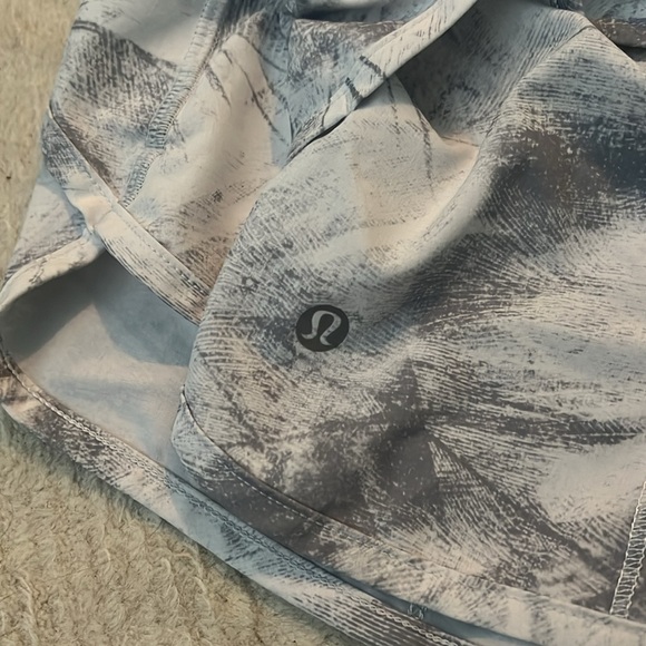 Lululemon SPEED UP SHORT low rise 2.5” - Picture 5 of 5